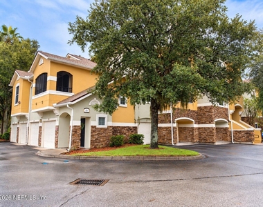 8539 Gate Parkway W - Photo Thumbnail 2