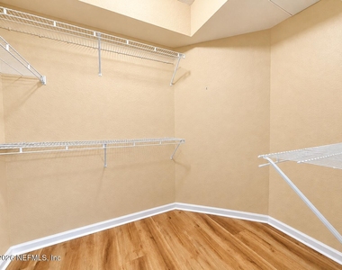 8539 Gate Parkway W - Photo Thumbnail 15
