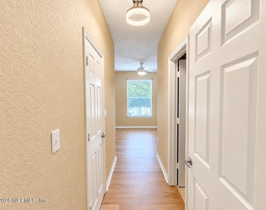 8539 Gate Parkway W - Photo Thumbnail 16