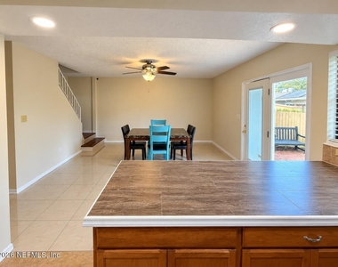 8175 Sutton Place N - Photo Thumbnail 7
