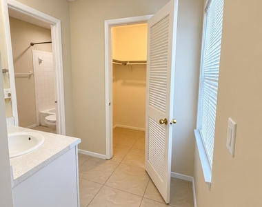 8175 Sutton Place N - Photo Thumbnail 14