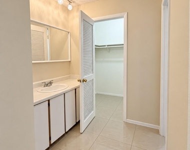 8175 Sutton Place N - Photo Thumbnail 13