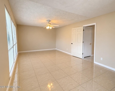 8175 Sutton Place N - Photo Thumbnail 5