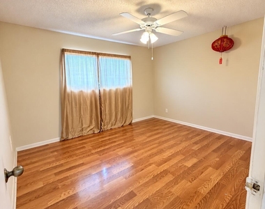 8175 Sutton Place N - Photo Thumbnail 17