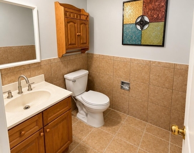 8175 Sutton Place N - Photo Thumbnail 11