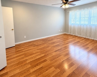 8175 Sutton Place N - Photo Thumbnail 16
