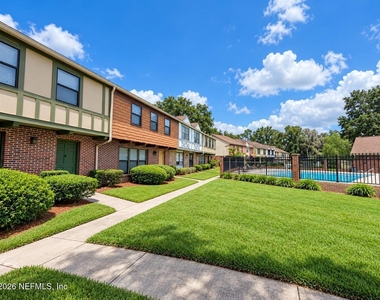 8175 Sutton Place N - Photo Thumbnail 1