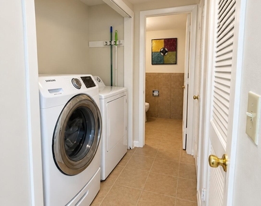 8175 Sutton Place N - Photo Thumbnail 10