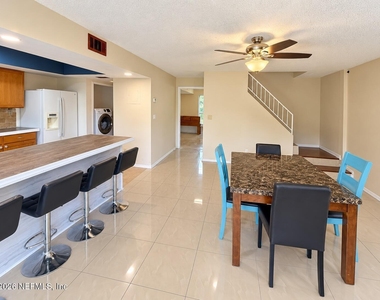 8175 Sutton Place N - Photo Thumbnail 6