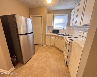 828 Acosta Street - Photo Thumbnail 17
