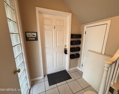 828 Acosta Street - Photo Thumbnail 2