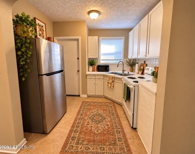 828 Acosta Street - Photo Thumbnail 5