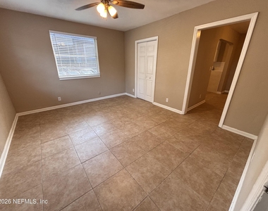 828 Acosta Street - Photo Thumbnail 13