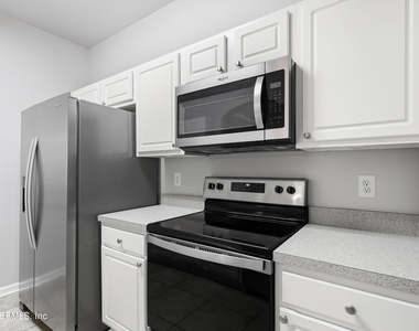 7990 Baymeadows Road E - Photo Thumbnail 4