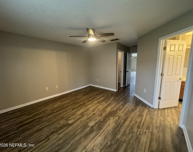 8109 Timber Point Drive - Photo Thumbnail 7