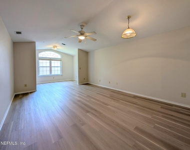 13810 Sutton Park Drive N - Photo Thumbnail 12