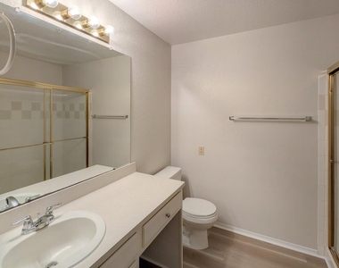 13810 Sutton Park Drive N - Photo Thumbnail 16