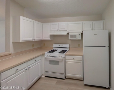 13810 Sutton Park Drive N - Photo Thumbnail 1