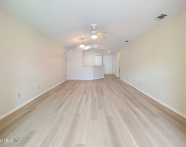 13810 Sutton Park Drive N - Photo Thumbnail 2