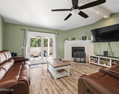 3660 Mandarin Woods Drive N - Photo Thumbnail 23