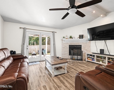 3660 Mandarin Woods Drive N - Photo Thumbnail 10