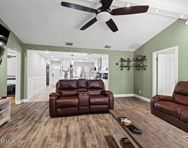 3660 Mandarin Woods Drive N - Photo Thumbnail 25