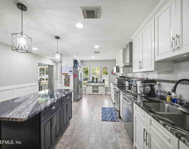3660 Mandarin Woods Drive N - Photo Thumbnail 4