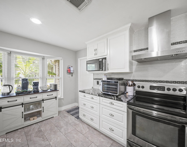 3660 Mandarin Woods Drive N - Photo Thumbnail 6