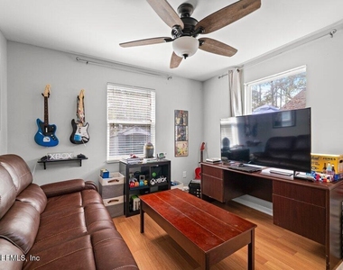 3660 Mandarin Woods Drive N - Photo Thumbnail 17