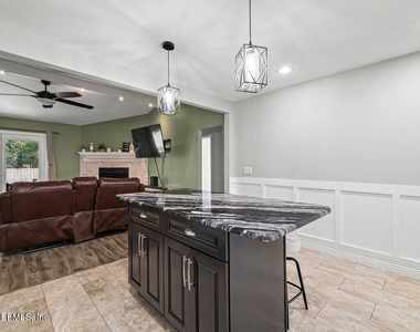 3660 Mandarin Woods Drive N - Photo Thumbnail 24