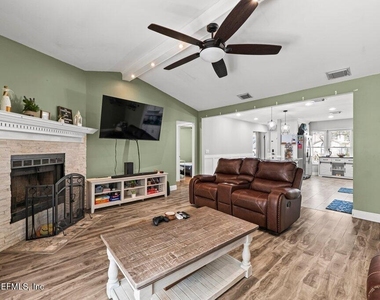 3660 Mandarin Woods Drive N - Photo Thumbnail 26