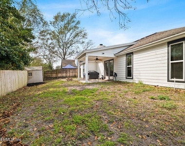 3660 Mandarin Woods Drive N - Photo Thumbnail 27