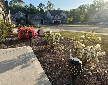 5461 Trillium Way - Photo Thumbnail 2