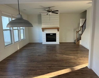5461 Trillium Way - Photo Thumbnail 5