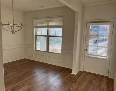5461 Trillium Way - Photo Thumbnail 4