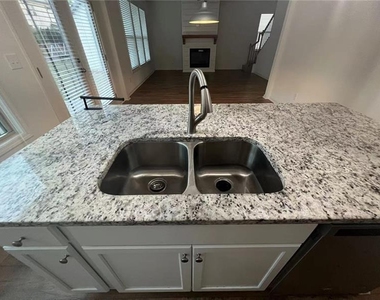 5461 Trillium Way - Photo Thumbnail 10