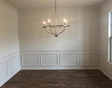 5461 Trillium Way - Photo Thumbnail 3