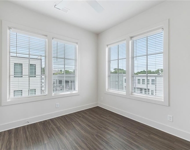 1290 Longreen Terr Nw - Photo Thumbnail 6