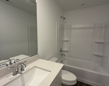 1205 Glenmont Street - Photo Thumbnail 5