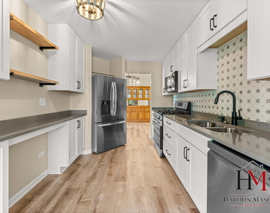 9241 Windsor Parkway - Photo Thumbnail 8