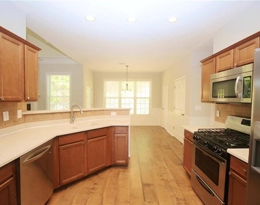 410 Ruby Forest Parkway - Photo Thumbnail 4