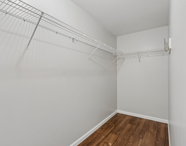 7510 Farmingdale Drive - Photo Thumbnail 16