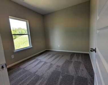 313 Melody Lane - Photo Thumbnail 21