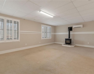 180 Forest Glen Drive - Photo Thumbnail 36