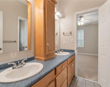 180 Forest Glen Drive - Photo Thumbnail 34