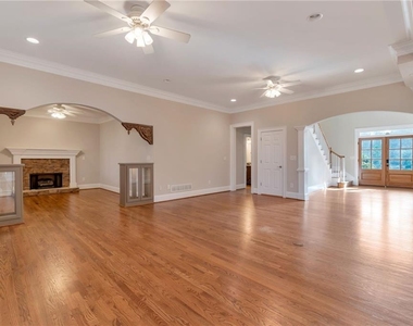 180 Forest Glen Drive - Photo Thumbnail 12