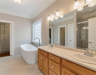 180 Forest Glen Drive - Photo Thumbnail 25