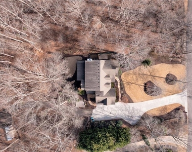 180 Forest Glen Drive - Photo Thumbnail 6