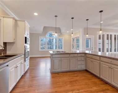 180 Forest Glen Drive - Photo Thumbnail 19