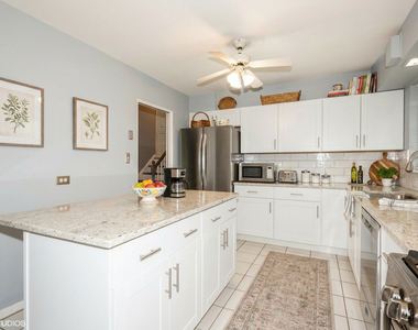 319 Shirley Court - Photo Thumbnail 8